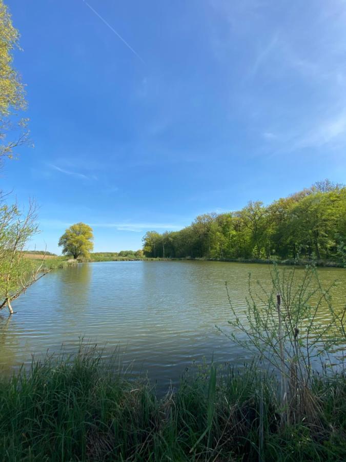 L Oree Du Bois Moncheux Exteriör bild